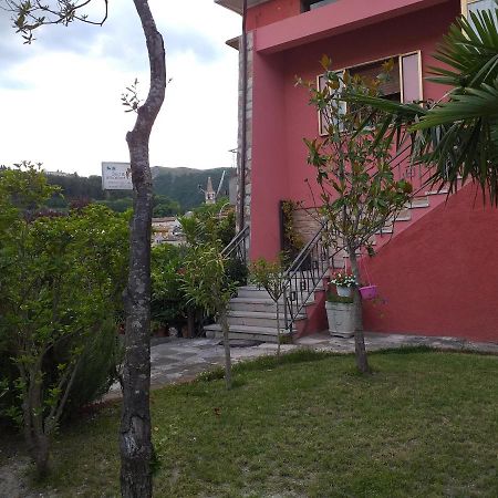 Bed & Breakfast La Rosa Rossa Cagli Eksteriør billede